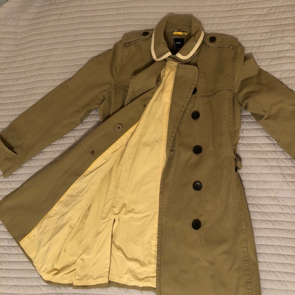 Stylish GAP trench!
